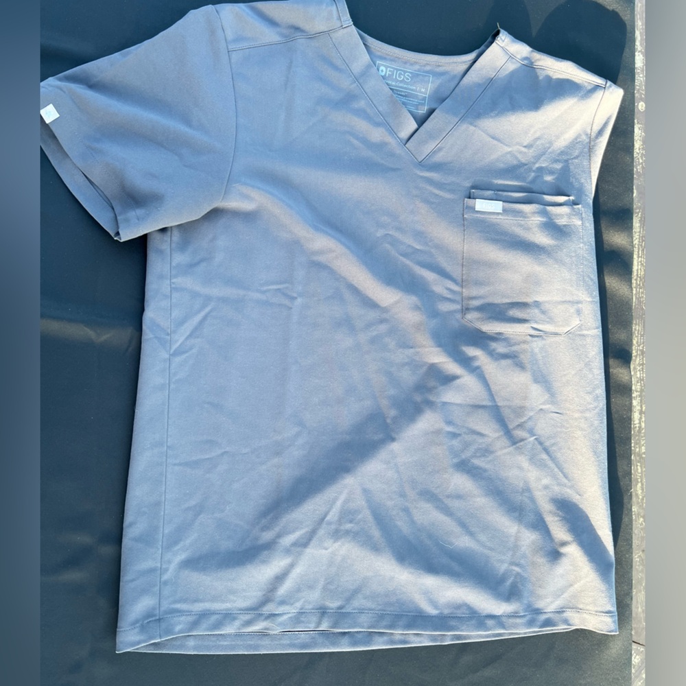 figs scrub top